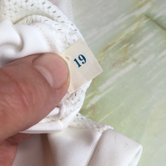 Elegant White Nylon Mesh Short Vintage Gloves - Picture 4 of 5